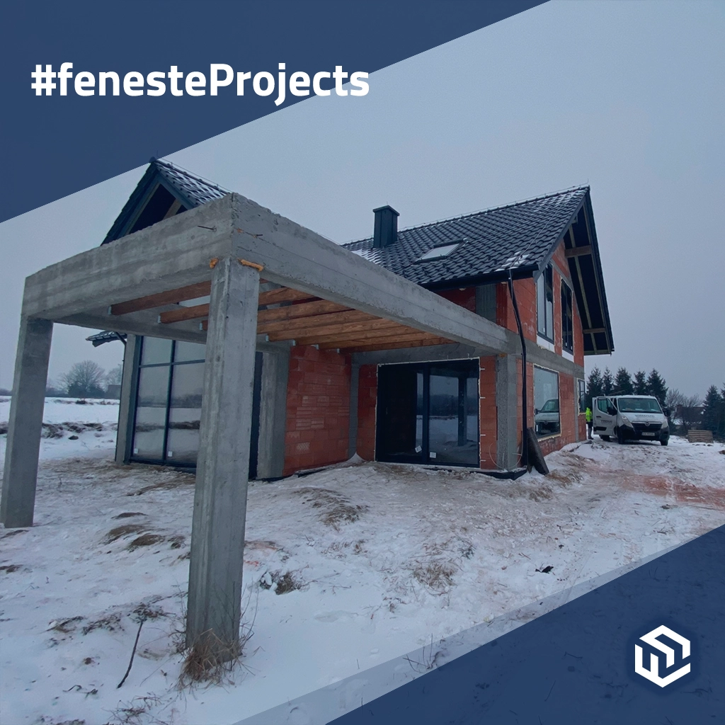 Maison avec terrasse spacieuse et vitrage panoramique projets profiles-de-fenetre pvc aluplast  