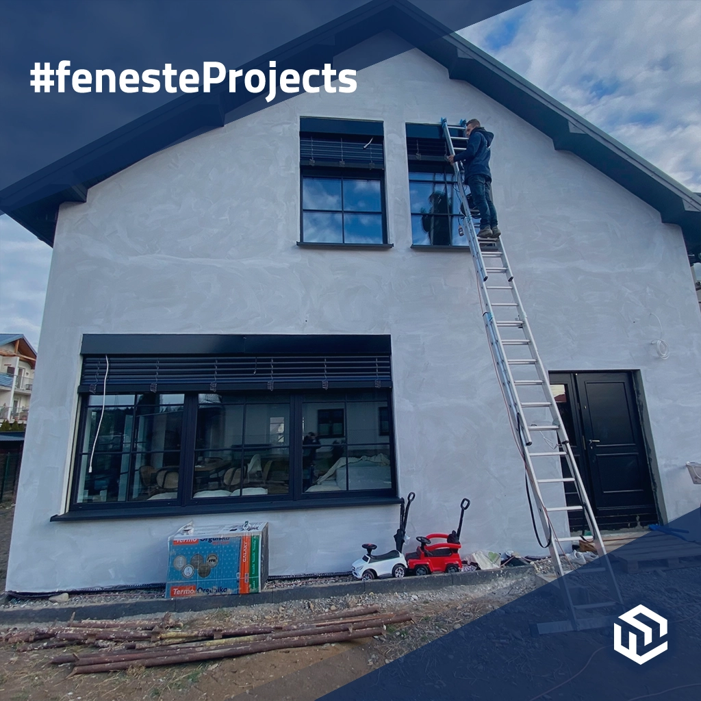 Maison classique avec des fenêtres sombres et des stores élégants projets couleurs-des-fenetres gealan   