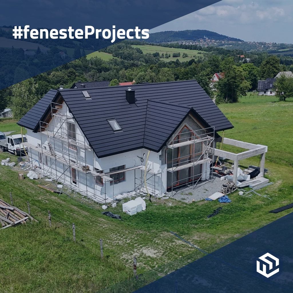 Charmante maison avec de grandes fenêtres dans un endroit pittoresque projets couleurs-des-fenetres aliplast   